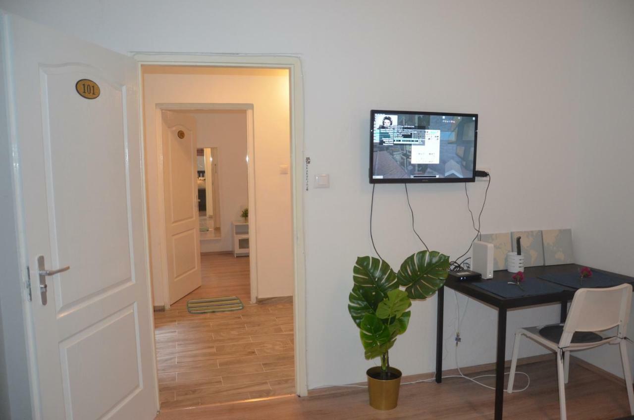 No. 11 Apartment With 2 Bathrooms Next To Railway Station Budapest Eksteriør billede